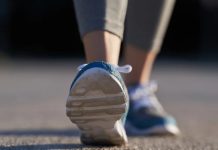 Especialistas revelam que caminhar uma hora por dia faz você perder mais de 70 mil calorias Especialistas revelam que caminhar uma hora por dia faz você perder mais de 70 mil calorias