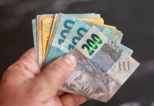 Milhões de brasileiros são orientados a verificar a conta bancária para acompanhar a liberação de novos pagamentos e benefícios.