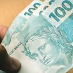 Banco Central afirma que dinheiro em papel continuará circulando mesmo com o avanço dos pagamentos digitais via Pix.