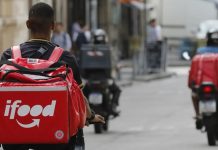 Lula prepara crédito para moto e mira milhões de entregadores de aplicativo Lula prepara crédito para moto e mira milhões de entregadores de aplicativo