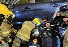 Motociclista é resgatada após ficar presa embaixo de carro em Canoas motociclista canoas
