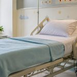 Pai vende filha por R$ 17 mil para pagar cirurgia urgente após crise devastar família
