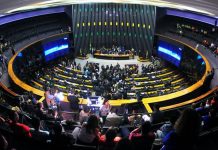 Comissão aprova piso salarial de R$ 10 mil e notícia anima profissionais de duas áreas específicas Comissão aprova piso salarial de R$ 10 mil e notícia anima profissionais de duas áreas específicas