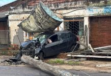 “Uma cena horrível”, diz morador de casa invadida por carro em Canoas acidente canoas