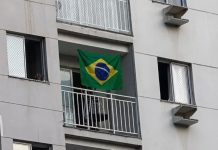 Condomínio pode multar morador por colocar bandeira do Brasil na varanda? Entenda o que diz a lei Uso da bandeira do Brasil em varandas de condomínios voltou a gerar debates com a aproximação da Copa do Mundo e das eleições.