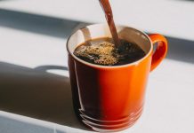 Estudo surpreende ao revelar o que pode acontecer com quem toma duas xícaras de café por dia Estudo surpreende ao revelar o que pode acontecer com quem toma duas xícaras de café por dia