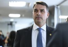"Qualificação e acesso ao crédito": conheça o "novo Bolsa Família" proposto por Flávio Bolsonaro caso vença as eleições de 2026