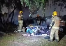 Idoso é agredido a pauladas e tem barraca em que dormia incendiada em Canoas idoso barraca incendiada canoas