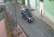 motorista abordando criança canoas