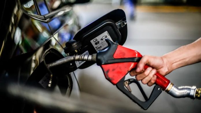 Mudança na mistura de etanol na gasolina entra em vigor em agosto e pode reduzir o preço do combustível.