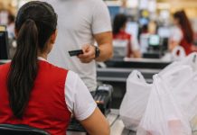 Rede de supermercados demite mais de 7 mil trabalhadores após fechar 30 lojas no Brasil