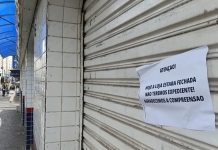 Famosa rede de lojas demite quase 2 mil funcionários e fecha centenas de estabelecimentos Casas Bahia fecha centenas de lojas e promove quase 2 mil demissões em meio a uma reestruturação.