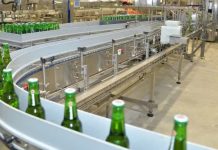 Heineken promove reestruturação mundial com milhares de demissões e mudanças na produção.