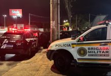 Homem é morto a tiros dentro de carro na frente de atacado em Canoas Homem é morto a tiros dentro de carro na frente de atacado em Canoas