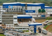 Nestlé confirma corte de 16 mil funcionários e fechamento de fábricas, mas mantém investimentos no Brasil Nestlé realiza reestruturação global enquanto mantém plano de investimentos bilionários no Brasil.