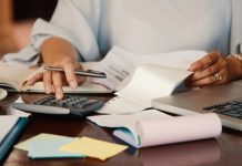Dívidas com o governo podem levar ao bloqueio de contas bancárias e cartões Dívidas tributárias podem resultar em processos de penhora e bloqueio de valores.