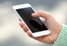 Funcionário pede demissão, devolve celular da empresa e descobre desconto de R$ 4.300 na rescisão; entenda o que aconteceu Funcionário pede demissão, devolve celular da empresa e descobre desconto de R$ 4.300 na rescisão; entenda o que aconteceu