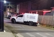 homens matam tiros canoas