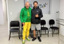 Luciano Hang entrega prótese de R$ 80 mil a pedreiro de SC que se destacou nas redes sociais trabalhando sem uma das pernas Luciano Hang entrega prótese de R$ 80 mil a pedreiro de SC que viralizou ao trabalhar sem uma das pernas