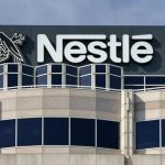 Nestlé demite 16 mil funcionários, fecha 2 fábricas e encerra produção de KitKat