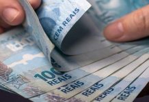 Trabalhadores com carteira assinada devem receber o salário até o quinto dia útil de agosto.