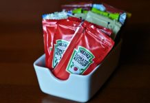 Sachês de maionese e ketchup podem estar com os dias contados e donos de lancherias começam a se preocupar