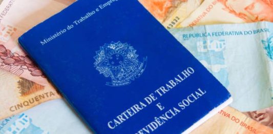 Trabalhadores ainda podem consultar e sacar o PIS/Pasep de até R$ 1.621 referente ao ano-base 2024.