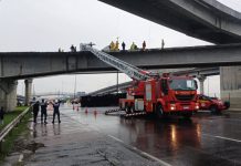 Duas pessoas morrem após caminhão cair da ponte nova do Guaíba caminhão ponte Guaíba