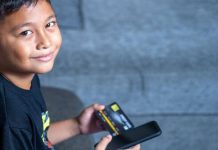 Criança gasta R$ 600 mil em campanhas de anúncios para divulgar vídeos de Minecraft e Roblox no YouTube.