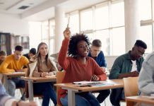 Mais de 3 mil vagas em cursos técnicos gratuitos são abertas para quem tem ensino médio Cursos técnicos gratuitos das Etecs oferecem formação on-line em áreas como Administração, Desenvolvimento de Sistemas e Guia de Turismo