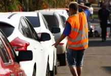 Flanelinhas podem ser proibidos de cobrar por vagas e multa pode chegar a R$ 2 mil Projeto em Belo Horizonte prevê proibição da atuação de flanelinhas em vias públicas e multa de até R$ 2 mil em caso de reincidência.