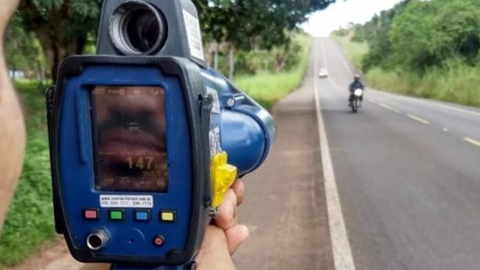Seu carro levou uma multa que você não cometeu? Projeto pode mudar o que acontece com o veículo