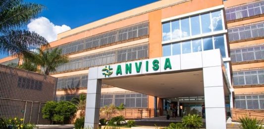 Anvisa libera novo tratamento para câncer metastático e medicamento chama atenção por bloquear algo que o tumor precisa para continuar crescendo Novo remédio para câncer colorretal metastático foi aprovado pela Anvisa e amplia as opções de tratamento para pacientes específicos.