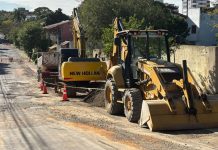 Obras de drenagem bloqueiam cruzamento de ruas em Canoas obras canoas