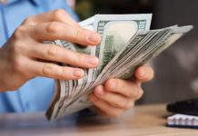 Pagamento de R$ 2,5 mil será destinado a quase 1 milhão de americanos inscritos em planos do Obamacare.