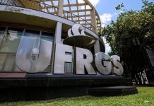 Professor espera mais de 3 anos pela revalidação de diploma e Justiça manda UFRGS pagar mais de R$ 30 mil de indenização Professor espera mais de 3 anos pela revalidação de diploma e Justiça manda UFRGS pagar mais de R$ 30 mil de indenização