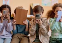 Crianças que usam mais telas podem apresentar melhor desempenho cognitivo na adolescência, mas há um detalhe importante para não “virar bagunça” Crianças que usam mais telas podem apresentar melhor desempenho cognitivo na adolescência, mas há um detalhe importante