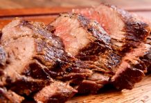 Carne assada de panela com molho encorpado é uma opção prática e saborosa para o almoço em família.