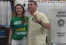 Flávio Bolsonaro votou na manhã deste domingo (4), no Rio de Janeiro, e fez críticas ao presidente Lula ao falar sobre as Eleições 2026.