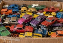 Colecionador gasta R$ 150 em 200 carrinhos usados de brechó e pode ter encontrado uma raridade da Hot Wheels dos anos 1960 valendo milhares de reais Colecionador gasta R$ 150 em 200 carrinhos usados de brechó e pode ter encontrado uma raridade da Hot Wheels dos anos 1960 valendo milhares de reais