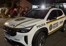 Criminosos atiraram mais de 35 vezes contra jovens mortos na frente de residência em Canoas jovens mortos canoas