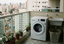 Pensando em modificar e melhorar o espaço do apartamento, morador de condomínio coloca máquina de lavar roupas na varanda e no fim do dia uma surpresa: foi multado em R$ 10 mil e vai à Justiça para reverter decisão Pensando em modificar e melhorar o espaço do apartamento, morador de condomínio coloca máquina de lavar roupas na varanda e no fim do dia uma surpresa: foi multado em R$ 10 mil e vai à Justiça para reverter decisão